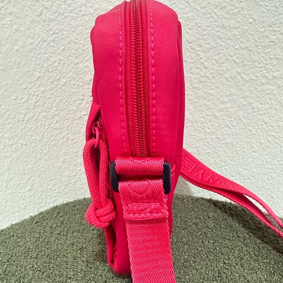 Tommy Hilfiger Vibrant Pink Crossbody Bag - Picture 5 of 13